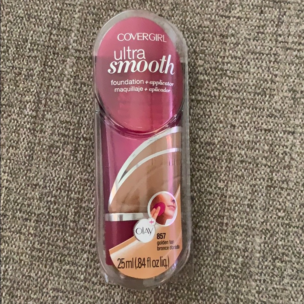 Covergirl Ultra Smooth Foundation + Applicator 857